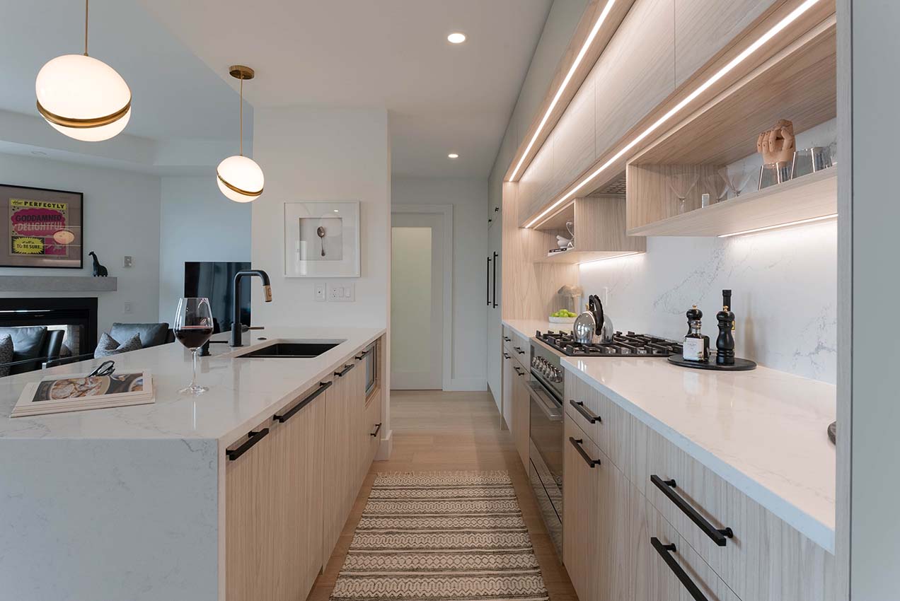 Rénovation à Montréal avec comptoir et éclairage